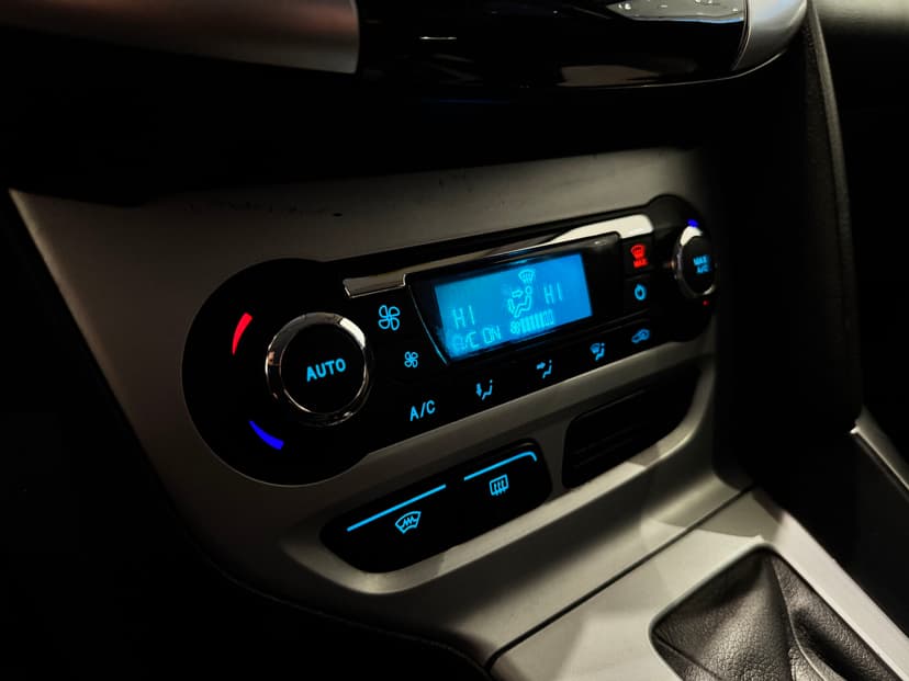 ford-focus-2011-966-14