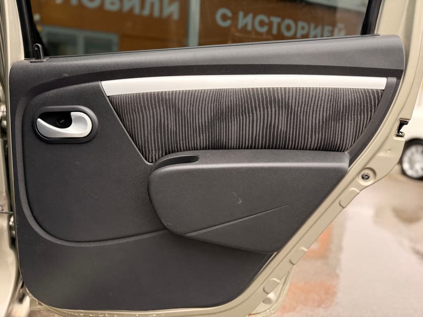 renault-logan-2011-576-28