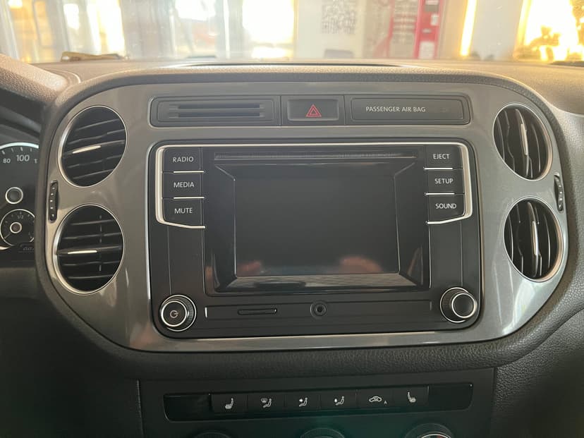 volkswagen-tiguan-2015-197-18