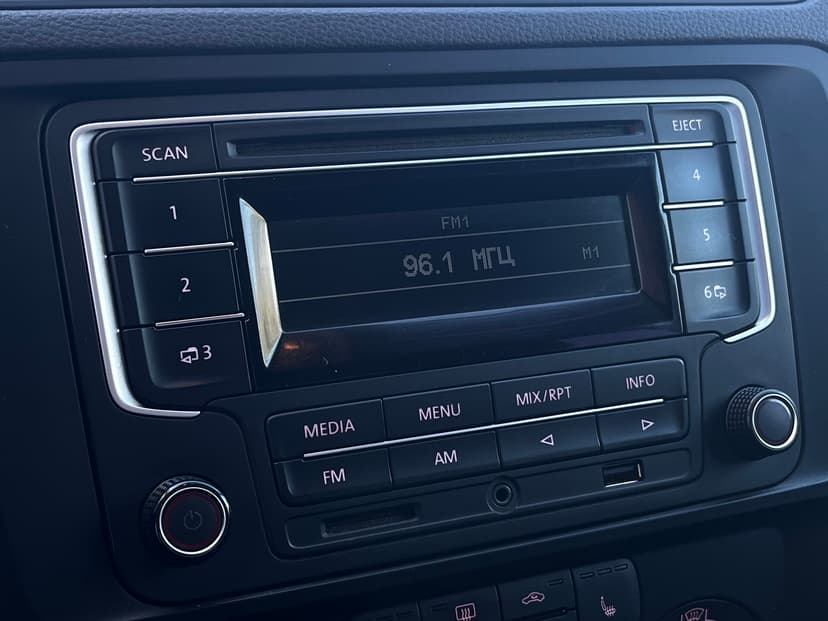 volkswagen-jetta-2015-390-12