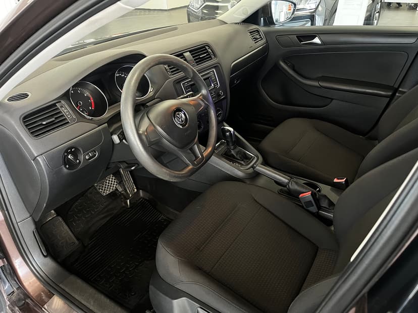 volkswagen-jetta-2015-390-19