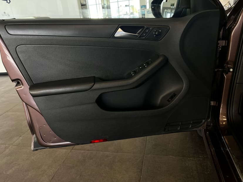 volkswagen-jetta-2015-390-18