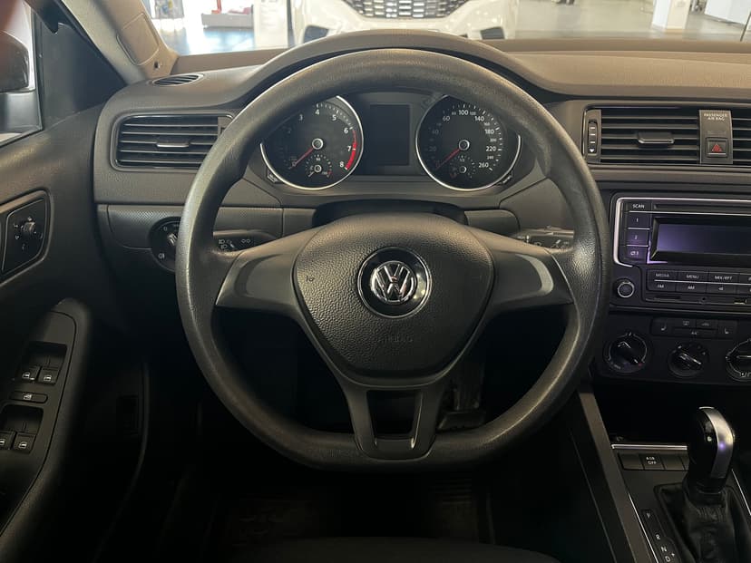 volkswagen-jetta-2015-390-10
