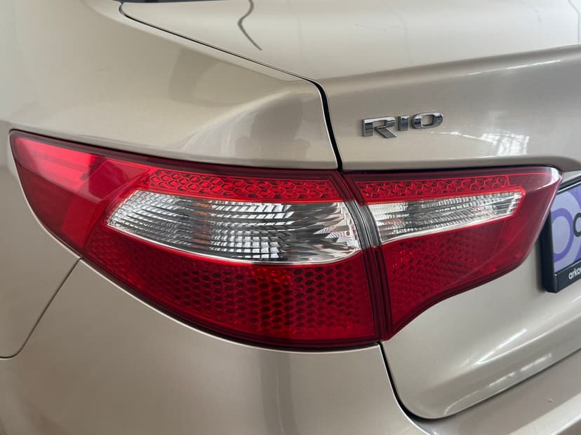 kia-rio-2013-504-23