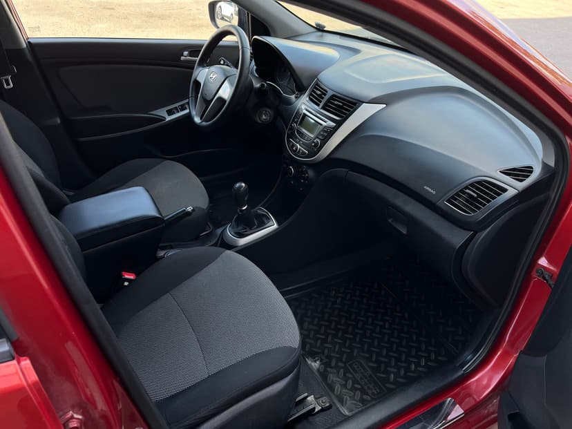 hyundai-solaris-2013-71-21
