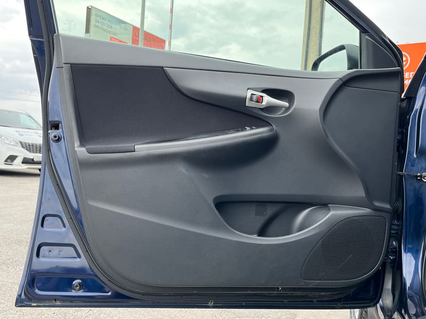 toyota-corolla-2010-42-19