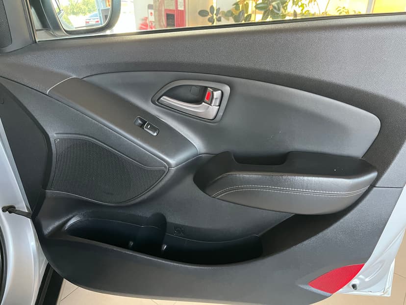 hyundai-ix35-2013-219-21