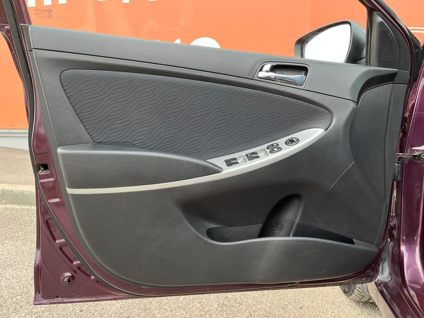 hyundai-solaris-2011-40-15