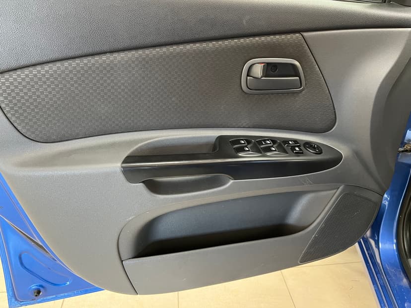 kia-rio-2010-208-20
