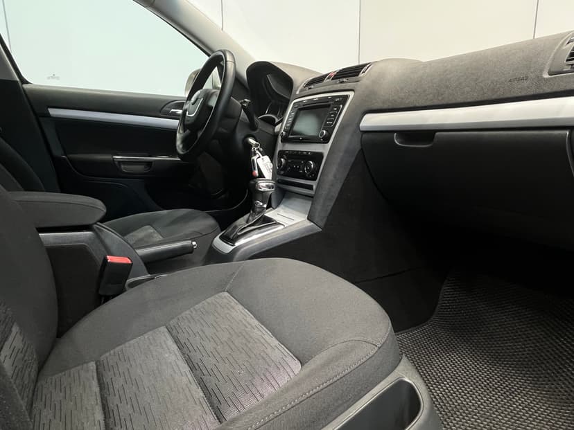 skoda-octavia-2011-1028-24