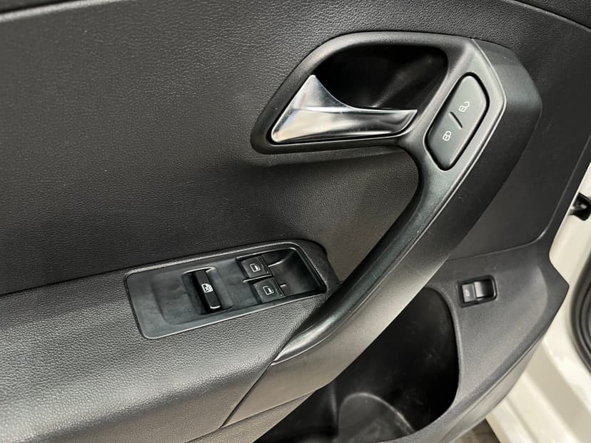 volkswagen-polo-2012-1138-3