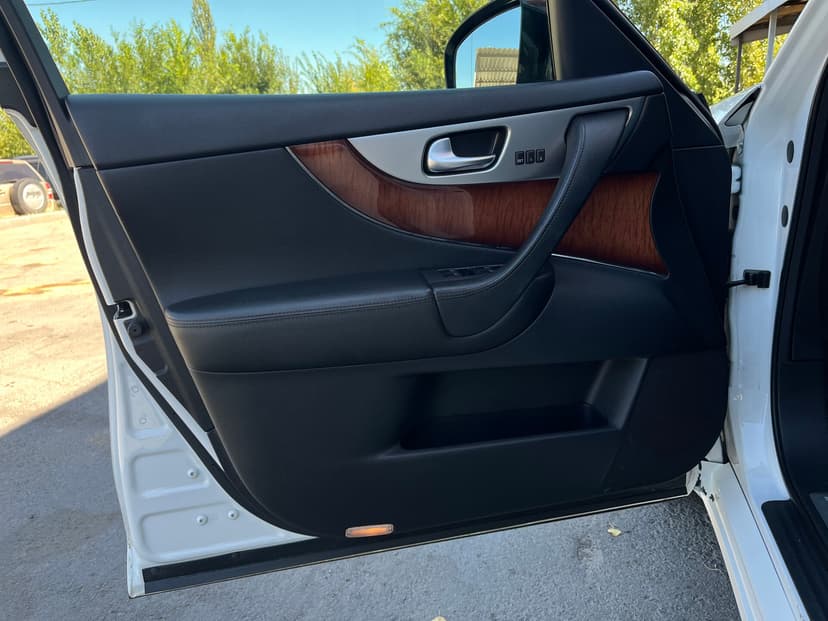 infiniti-fx37-2011-81-16