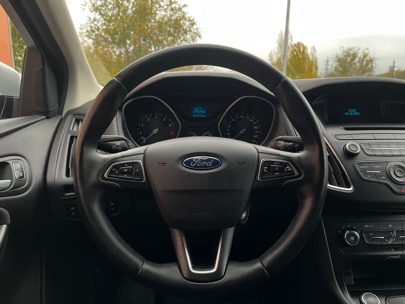 ford-focus-2017-345-11