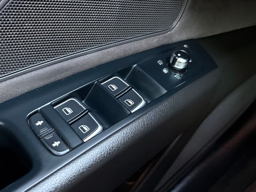 audi-a8-2011-360-21