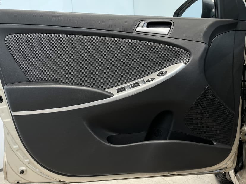 hyundai-solaris-2012-1137-4